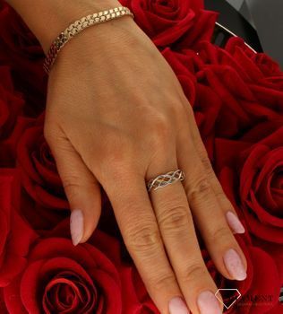 Złoty pierścionek damski przeplatany z białym złotem 375 rozmiar 21 375 PI 4356 375. Pierścionki złote na prezent. Pomysł na pre (2).jpg